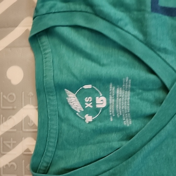 Women's XS T-shirts - Picture 14 of 16